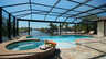 Der Pool mit Infinity-Effekt scheint sich in den Kanal zu ergießen - Traum-Urlaub-Florida