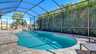 Überdachter Pool mit Blick auf die imposanten Palmen - Traum-Urlaub-Florida