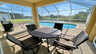  Überdachte Terrasse mit Esstisch und Blick auf den Kanal. - Traum-Urlaub-Florida
