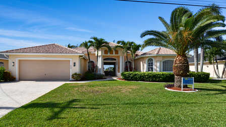 Villa Camille ist ein bildschönes modernes Ferienhaus im Südwesten von Cape Coral - Traum Urlaub Florida 