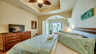 Elegantes Schlafzimmer mit Holzkommode, Wanddekoration und gemütlicher Atmosphäre für erholsame Nächte. - Traum-Urlaub-Florida