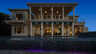 indrucksvoller Eingangsbereich der Villa River King mit tropischer Landschaft und eleganten Designelementen. - Traum-Urlaub-Florida