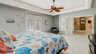 Weitläufiges Hauptschlafzimmer mit modernem Design, direktem Terrassenzugang und entspannender Atmosphäre. - Traum-Urlaub-Florida