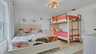 Schlafzimmer mit Queensize-Bett, Etagenbett und heller Einrichtung - ideal für Familien und Gruppen. - Traum-Urlaub-Florida
