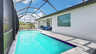 Rund um den Pool laden bequeme Liegen ein - Traum-Urlaub-Florida