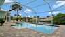 Poolterrasse mit freiem Blick auf den Kanal und Palmen. - Traum-Urlaub-Florida