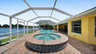 Pool und Whirlpool mit direktem Blick auf den See - perfekte Kulisse für entspannte Urlaubstage  - Traum-Urlaub-Florida