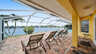Sonnenliegen laden zum Relaxen ein und dazu dieser Blick -  ideale Kulisse für entspannte Urlaubsmomente - Traum-Urlaub-Florida