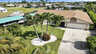 Die Villa Love Bird in Cape Coral begeistert mit einem gepflegten Garten, tropischen Palmen und direktem Zugang zum Kanal - ideal für Bootstouren ab dem eigenen Lift. - Traum-Urlaub-Florida