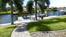 Palmen, Bootssteg und eine Hollywoodschaukel am Kanal - ein idyllischer Platz, um am Wasser zu entspannen oder den Tag gemütlich ausklingen zu lassen. - Traum-Urlaub-Florida