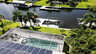 Blick von oben auf Pool, Palmen und den Bootlift - ideal zum Angeln oder für eine spontane Bootstour  - Traum-Urlaub-Florida