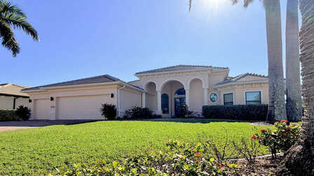 Umgeben von einem gepflegten Garten die Ferienvilla Preziosa in Cape Coral  - Traum Urlaub Florida 