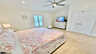 Hauptschlafzimmer mit TV und Deckenventilatoren - Traum-Urlaub-Florida