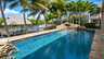 Der Pool ist umgeben von malerischen Felselementen - Traum-Urlaub-Florida