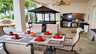 Die geräumige überdachte Terrasse ist ideal für ein Dinner im Freien - Traum-Urlaub-Florida