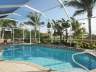 Der formschöne Pool ist elektrisch beheizbar - Traum-Urlaub-Florida