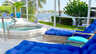 Bequeme Liegestühle laden zum Relaxen ein - Traum-Urlaub-Florida
