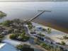 Blick über den Strand und den Pier auf den Fluss - Traum-Urlaub-Florida