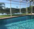 Bezaubernder Pool mit idyllischem Blick auf den See - Traum-Urlaub-Florida
